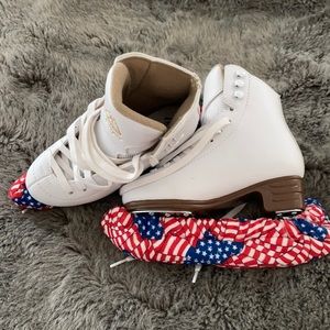 Ice skates!! Brand new nearly, worn twice